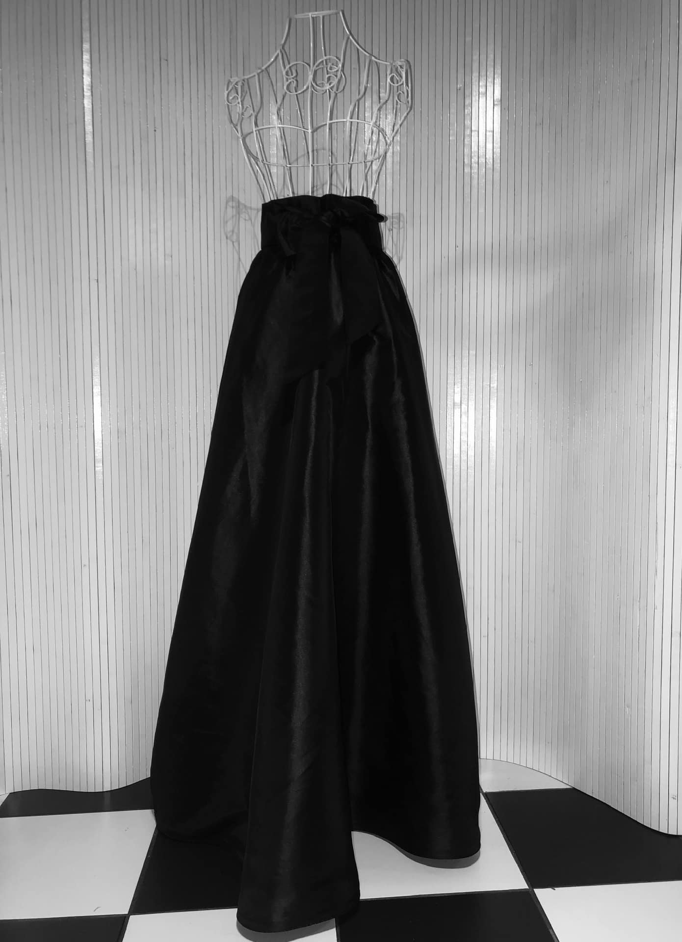 Taffeta bow skirt