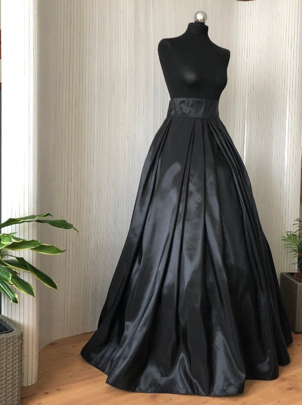 Ball skirt, Prom skirt.