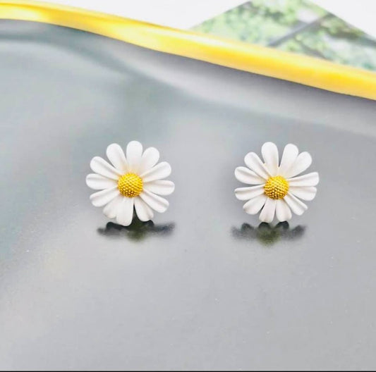 Daisy Flower Stud earrings